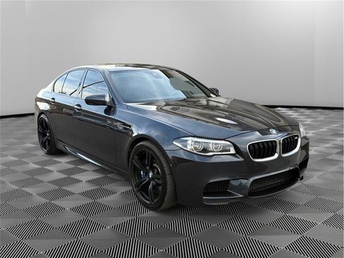 Used 2016 BMW M5 image 8