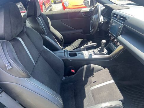 Used 2022 Toyota GR86 Premium w/ ALL Weather Mat Package (TMS) RWD image 8