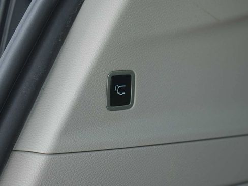 Used 2024 Chrysler Pacifica Limited FWD image 26