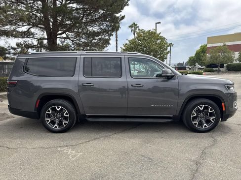 Used 2023 Jeep Wagoneer L Series III w/ Preferred Equipment Group image 3