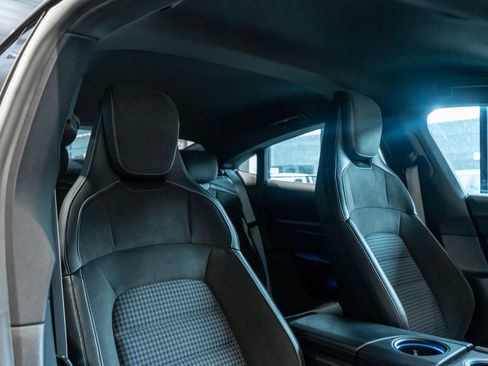 Certified 2025 Porsche Taycan RWD image 31