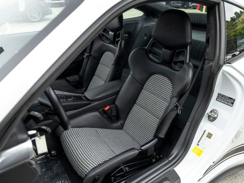 Certified 2018 Porsche 911 GT3 RWD image 5