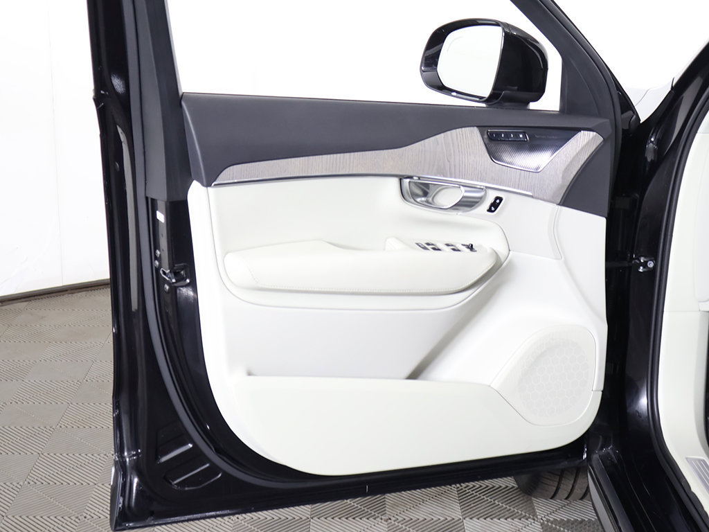 Used 2025 Volvo XC90 T8 Plus w/ Protection Package Premier AWD/4WD image 27