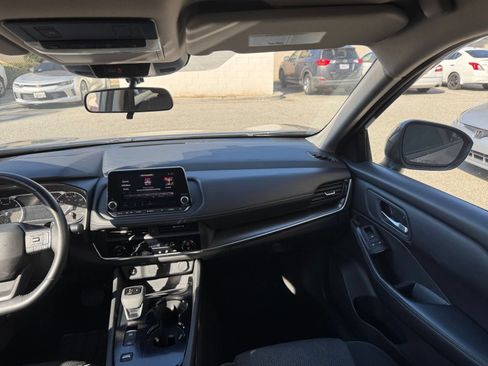 Used 2025 Nissan Rogue SV FWD image 32