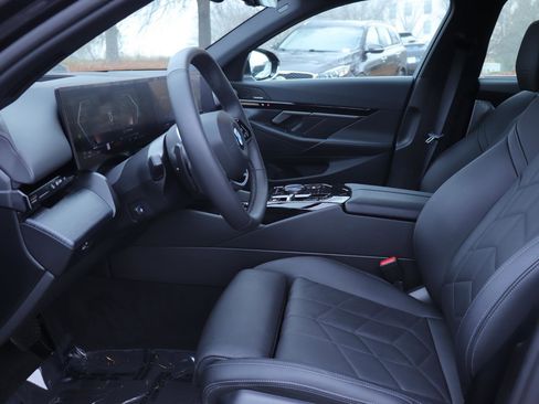 Certified 2025 BMW 530i image 11