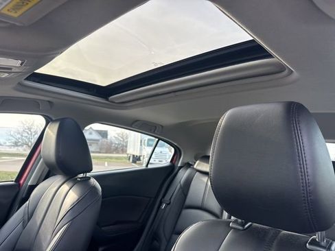 Used 2018 MAZDA MAZDA3 Touring image 17