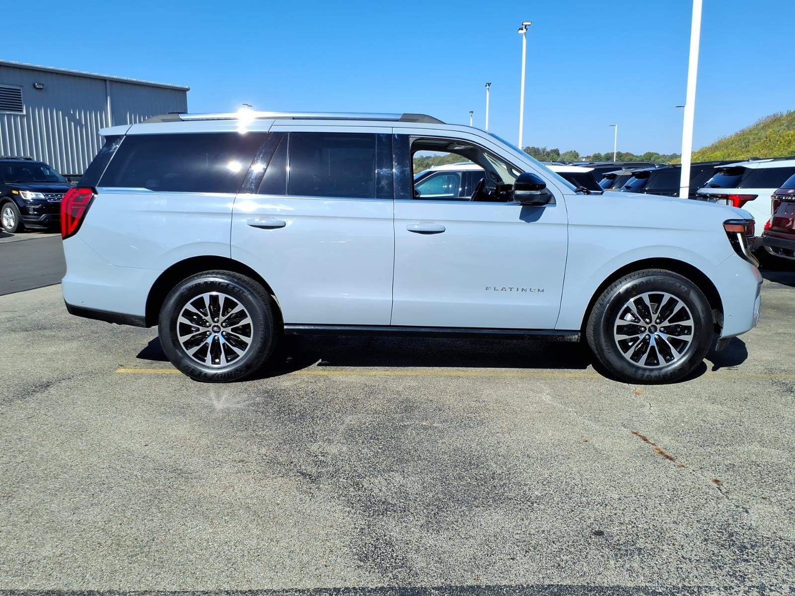 Used 2025 Ford Expedition Platinum AWD/4WD image 6