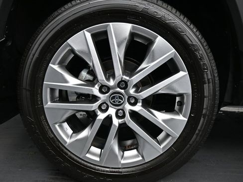 Used 2023 Toyota RAV4 XLE Premium image 10