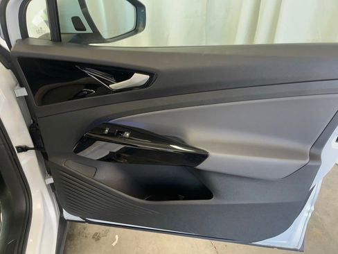 Used 2021 Volkswagen ID.4 Pro S w/ Gradient Package image 11