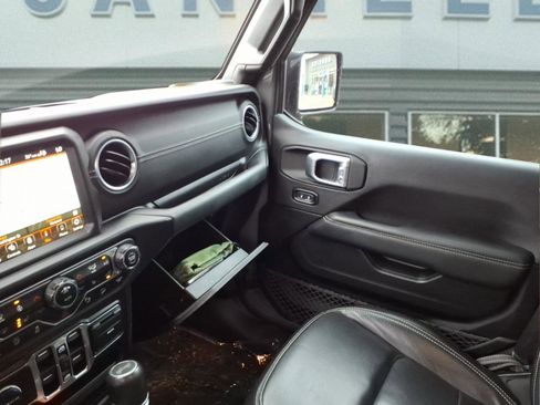 Used 2020 Jeep Wrangler Unlimited Sahara w/ Dual Top Group image 22