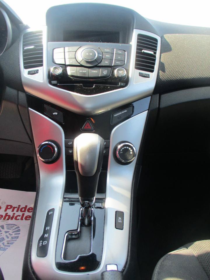 Used 2016 Chevrolet Cruze LT FWD image 11