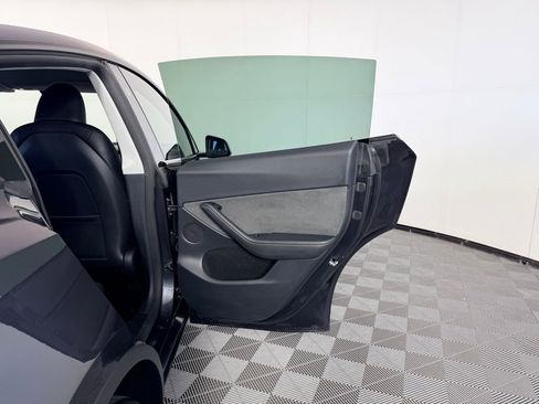 Used 2025 Tesla Model Y Long Range image 25