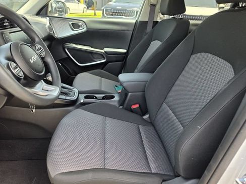 Certified 2025 Kia Soul LX w/ LX Technology Package FWD image 15