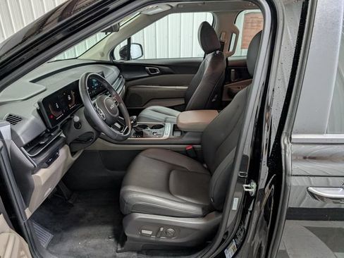 Used 2026 Kia Carnival FWD image 15