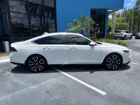 Used 2024 Honda Accord Touring image 9