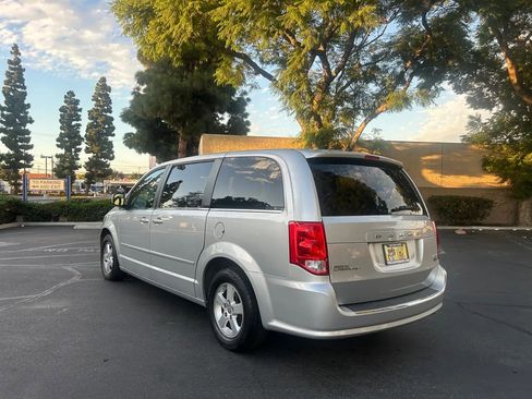 Used 2012 Dodge Grand Caravan Crew image 3