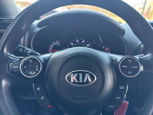 Used 2018 Kia Soul FWD image 32