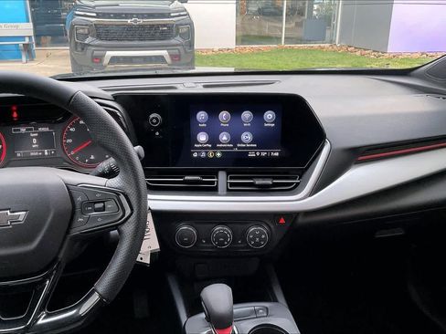 Used 2025 Chevrolet Trax RS w/ Driver Confidence Package image 8