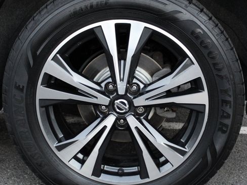 Certified 2019 Nissan Rogue SV w/ Premium Package image 13