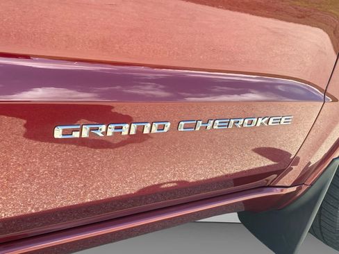 Certified 2016 Jeep Grand Cherokee Overland AWD/4WD image 18