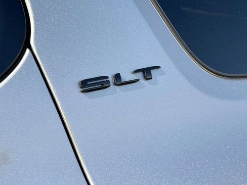 Certified 2023 GMC Acadia SLT w/ Elevation Edition FWD image 12