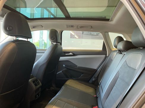 Used 2023 Volkswagen Taos SE FWD image 18