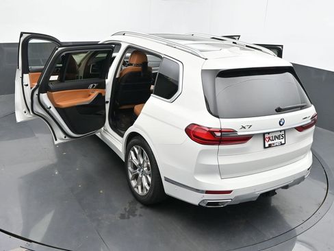 Used 2022 BMW X7 xDrive40i w/ Executive Package image 57
