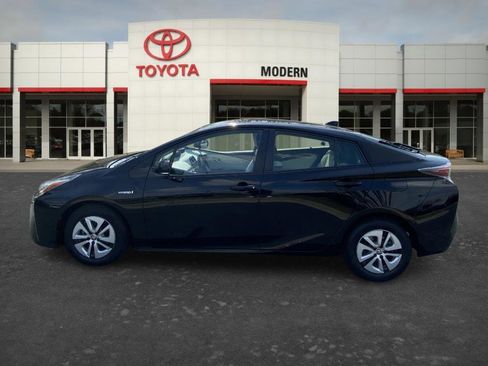 Used 2016 Toyota Prius Four image 7