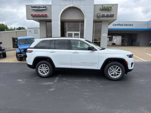 New 2026 Jeep Grand Cherokee Laredo RWD image 2