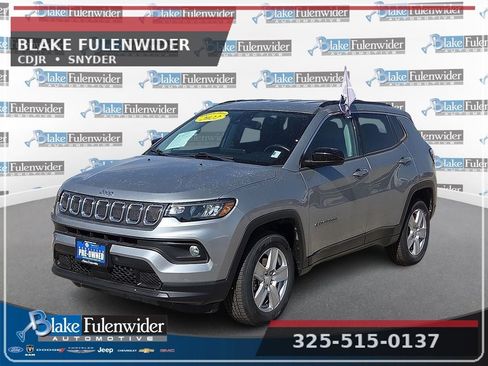 Used 2022 Jeep Compass Latitude w/ Convenience Group AWD/4WD image 1