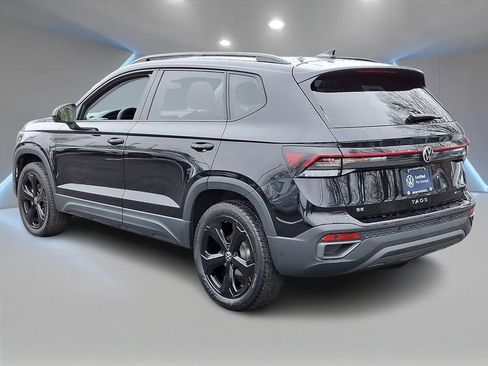 Used 2025 Volkswagen Taos SE AWD/4WD image 7