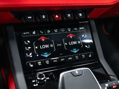 Used 2025 Lamborghini Urus SE AWD/4WD image 31
