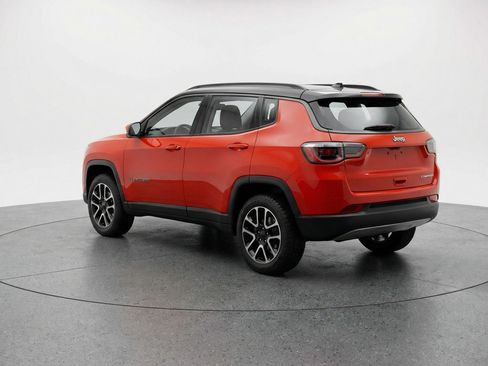 Used 2025 Jeep Compass Trailhawk AWD/4WD image 6
