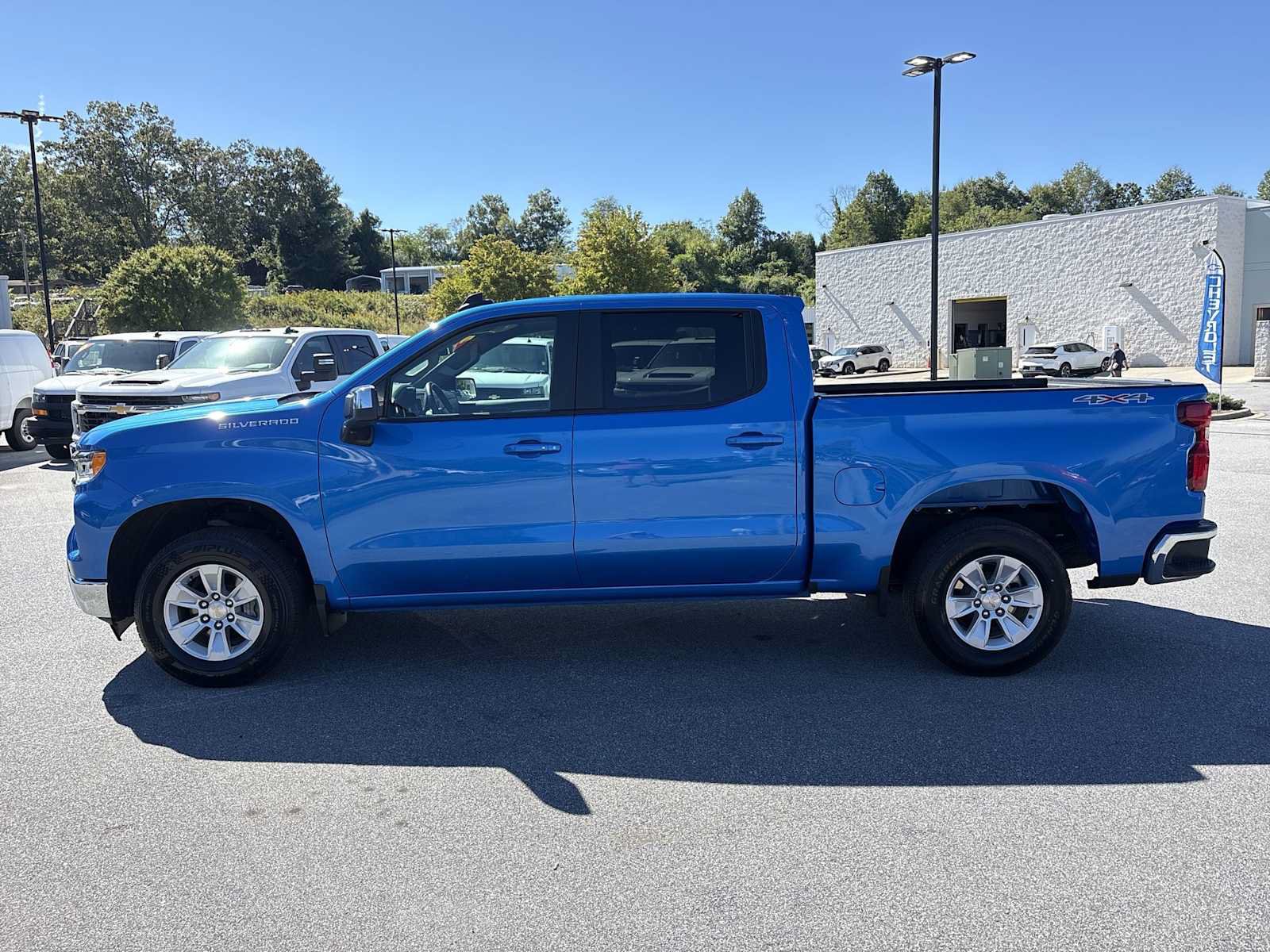Used 2025 Chevrolet Silverado 1500 LT AWD/4WD image 9