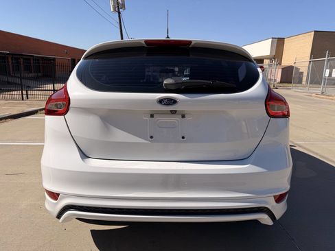 Used 2016 Ford Focus SE w/ SE Sport Package image 5