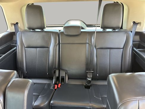 Used 2024 Ford Expedition XLT image 18