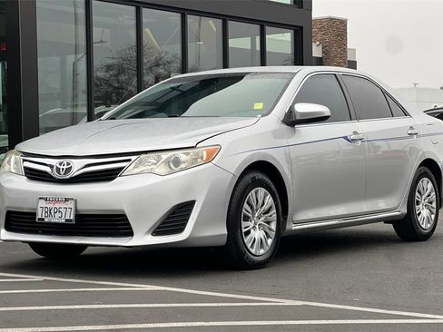 Used 2013 Toyota Camry LE image 10