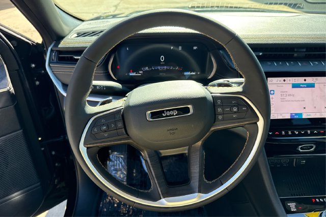 Used 2026 Jeep Grand Cherokee Limited AWD/4WD image 16