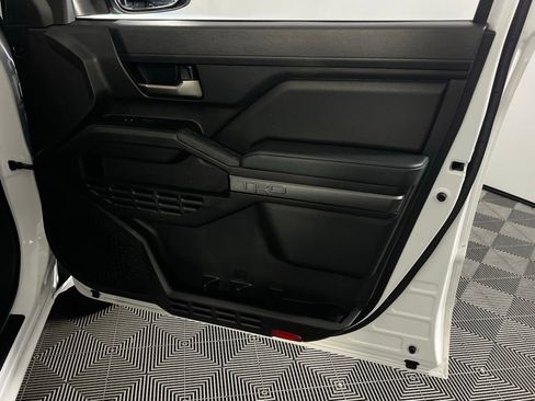 Used 2025 Toyota Tacoma TRD Sport image 33