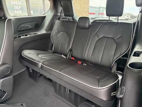 New 2026 Chrysler Pacifica Limited image 37