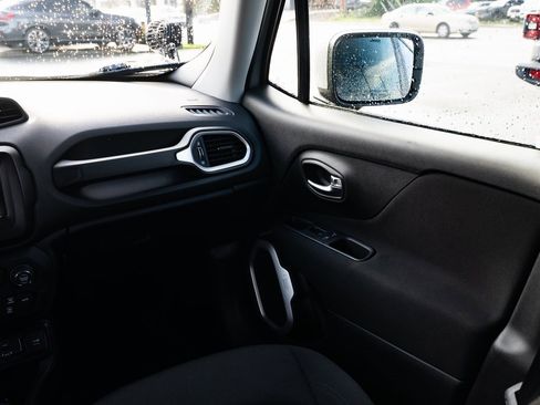 Used 2020 Jeep Renegade Latitude image 11