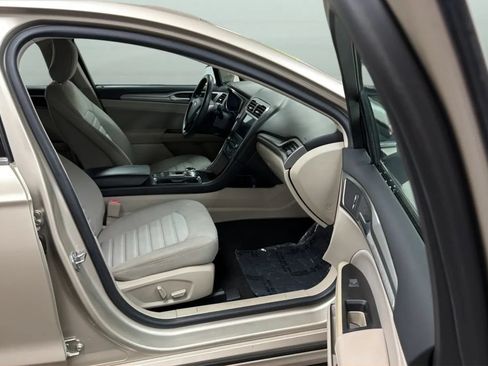 Used 2019 Ford Fusion SE FWD image 22
