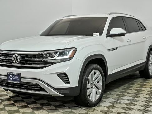 Certified 2022 Volkswagen Atlas Cross Sport SE image 4