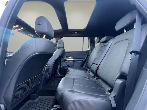 Used 2022 Mercedes-Benz GLB 250 4MATIC image 16