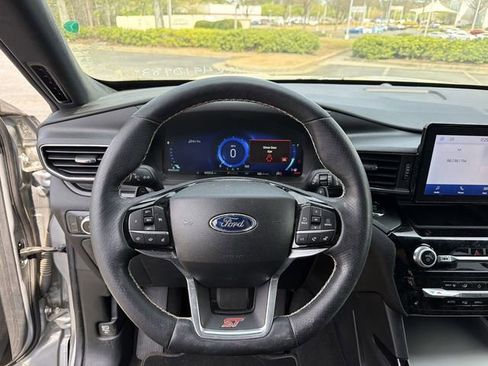 Used 2022 Ford Explorer ST image 9