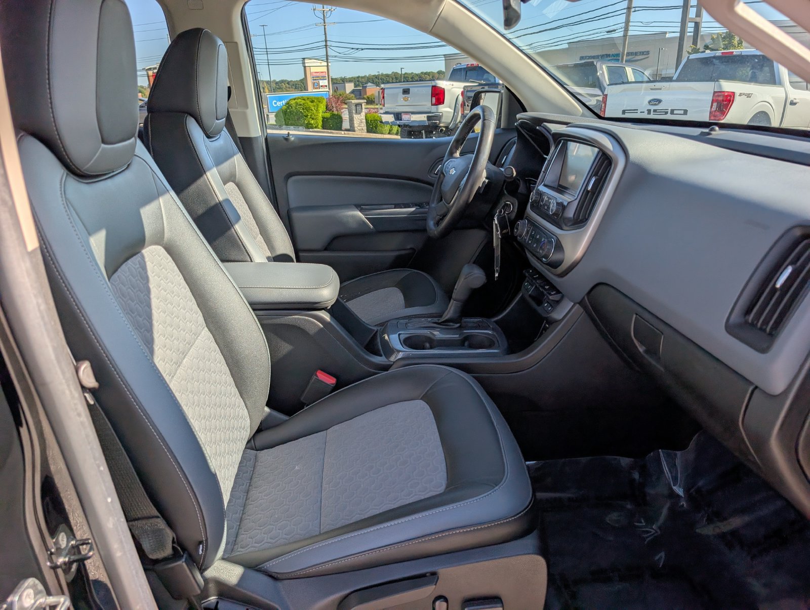 Used 2018 Chevrolet Colorado Z71 AWD/4WD image 12