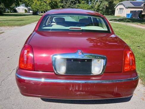Used 1999 Lincoln Town Car Executive RWD image 7