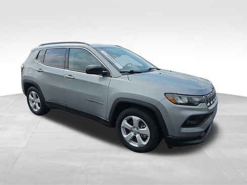 Used 2022 Jeep Compass Latitude w/ Sun and Sound Group FWD image 8