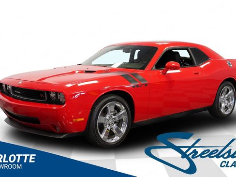 Used 2009 Dodge Challenger R/T RWD image 1