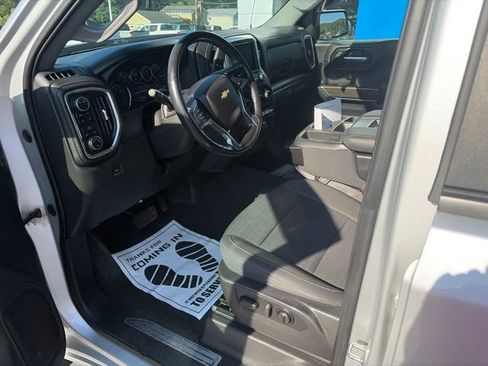 Used 2022 Chevrolet Silverado 1500 LT w/ Z71 Off-Road Package AWD/4WD image 5